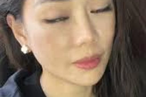 曝二婚女星酒后失态！当众与异性亲密牵手婚姻状况引全网猜疑！