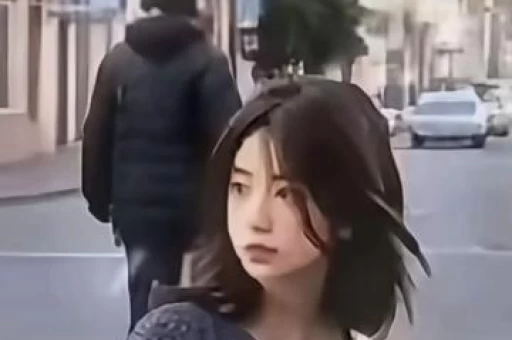 大瓜！曝某95后顶流女星自称是合作男演员的女友对方受不了死缠烂打拉黑了她